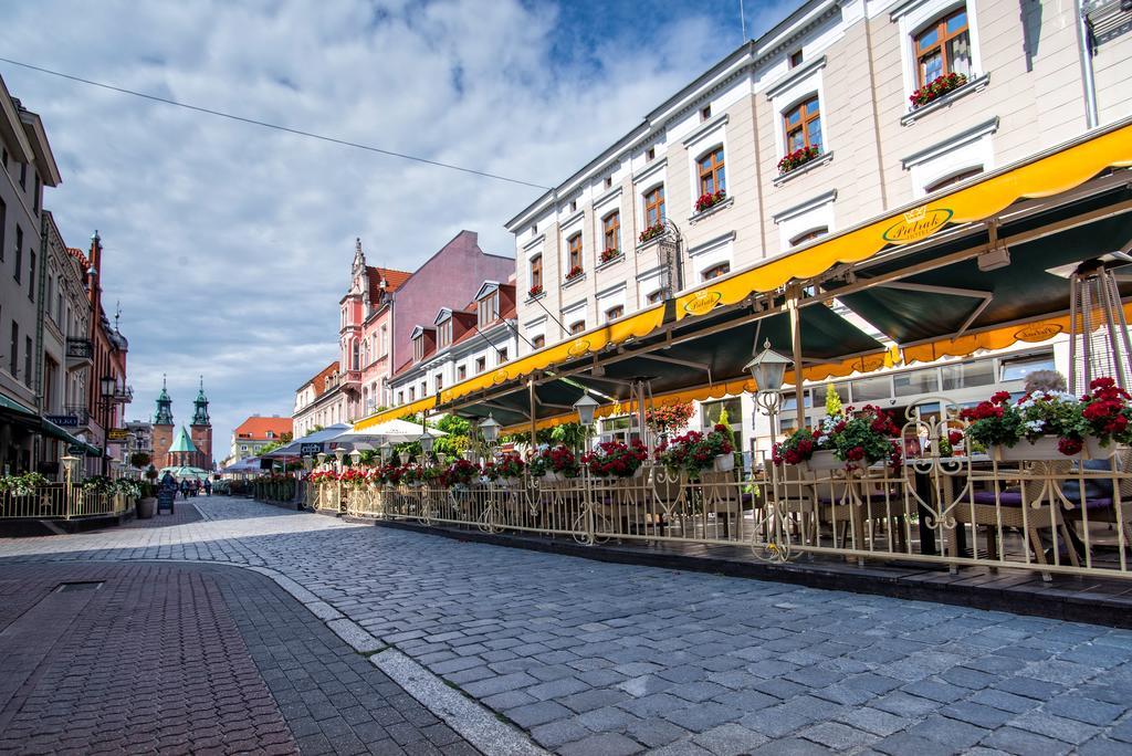 Pietrak Hotel Gniezno Exterior photo